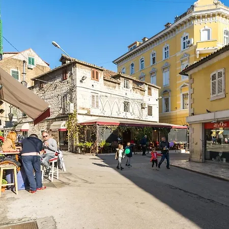 In Old Town With View Апартаменти Спліт