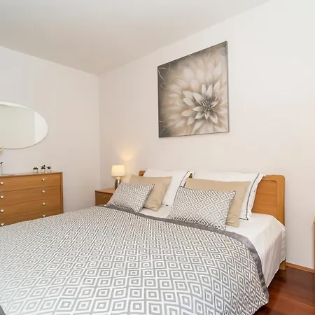 In Old Town With View Appartement *